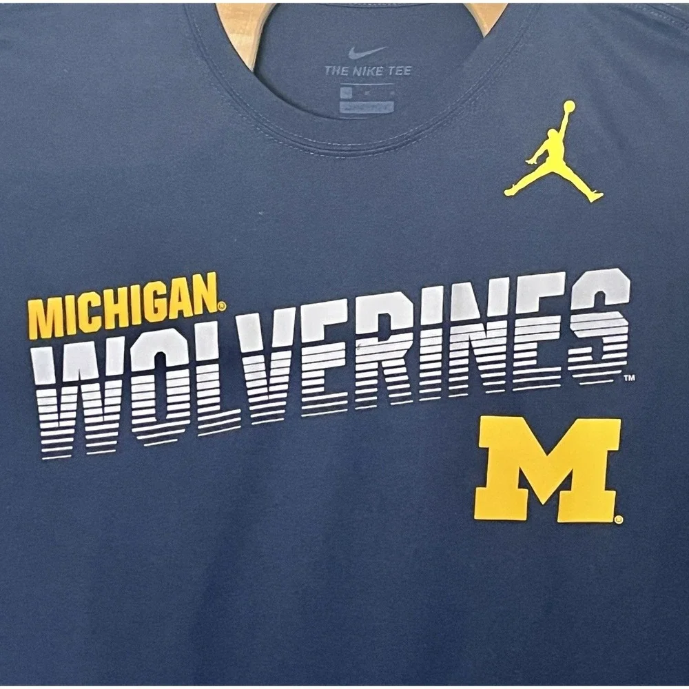 Jordan‎ University Of Michigan T-Shirt Men's Large Blue Wolverines DriFit NCAA